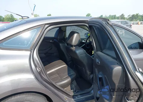 2013 Ford Focus Se z USA, uszkodzony, nr VIN 1FADP3F25DL114125